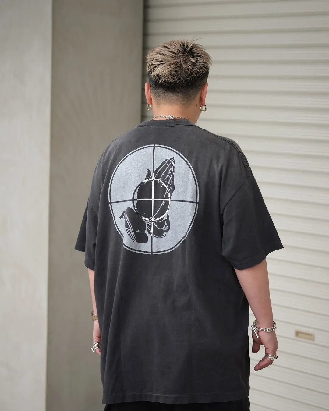 SAINT Mxxxxxx × FEAR OF GOD FG_SS TEE/SNT OF GOD/BLK 25SS Heavy FOG collaboration SAINT OF GOD prayer short sleeves Washed black S-XL This season's heavy collaboration FOG manager JERRY personally carries the goods SAINT OF GOD series collaboration has gained quite a buzz Customized original co-branded main label/wash label Top-notch printing technology Uses front and rear silver sand and cracked pulp Deep restoration